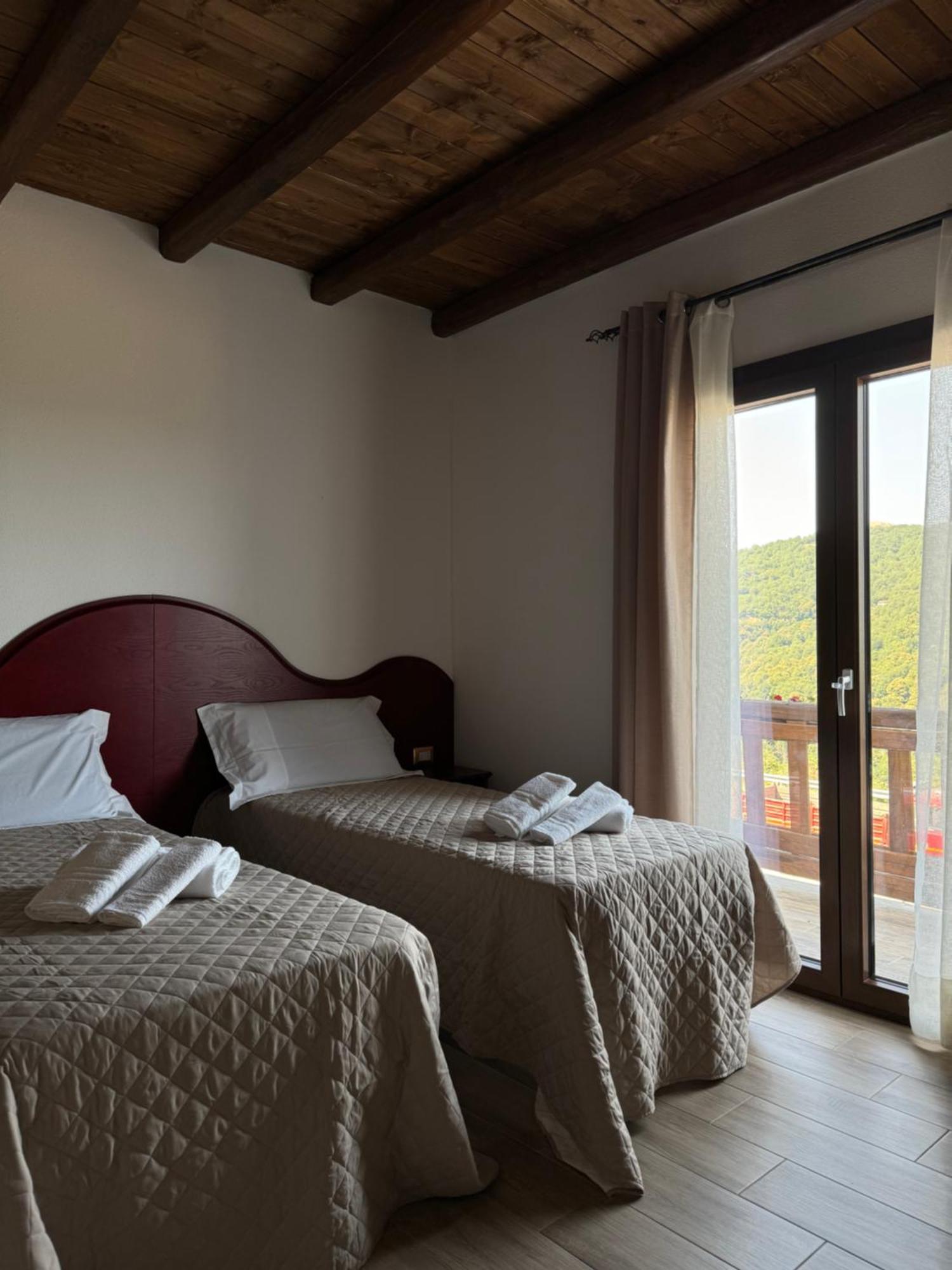 Bed and Breakfast Is Cubas Desulo Esterno foto