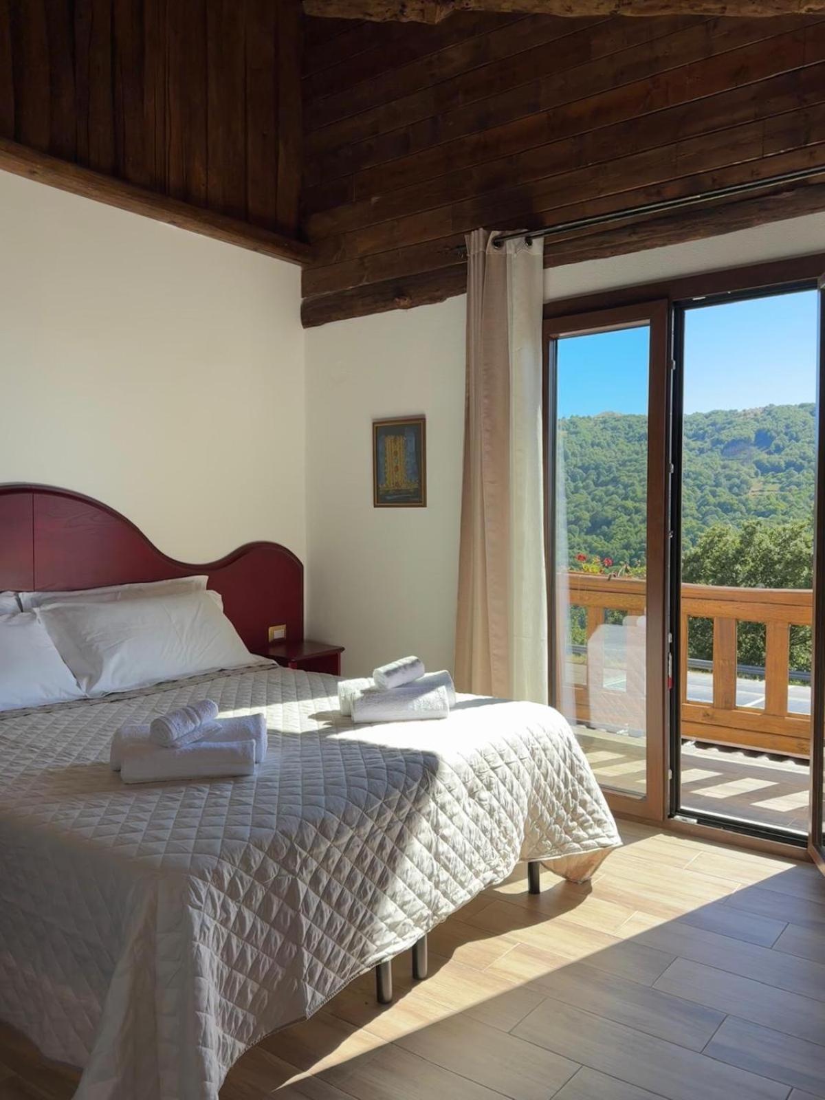 Bed and Breakfast Is Cubas Desulo Esterno foto